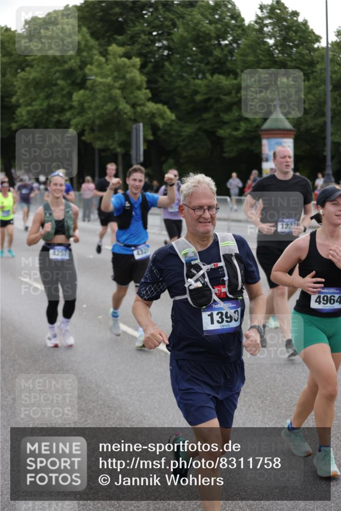 29.06.2025 - hella hamburg halbmarathon Jannik Wohlers http://msf.ph/oto/8311758 29.06.2025 10:38:31 Lombardsbrücke 1232, 1390, 1451, 2524, 2534, 2693, 3307, 3745, 3927, 4257, 4320, 4410, 4964, 6062, 6112, 7263, 8367, 8583, 8747, 8783, 9455, 9708, 9974, 9977, 10072, 10554, 10604, 11059, 12028, 12072, 12722, 13060, 13922, 14557, 14558, 14856, 15755, 16181, 16335, 16346, 16388, 18050, 18504 meine-sportfotos.de