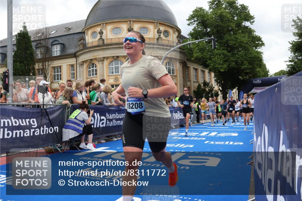 29.06.2025 - hella hamburg halbmarathon Strokosch-Dieckow http://msf.ph/oto/8311772 29.06.2025 10:57:09 Ziel 1387, 1877, 2676, 4167, 4261, 4940, 8585, 9577, 9884, 10383, 11143, 11590, 11612, 13691, 13750, 14139, 14408, 14588, 15110, 15229, 15664, 15726, 16909, 17617, 17660, 17848, 17993, 18208, 19184 meine-sportfotos.de