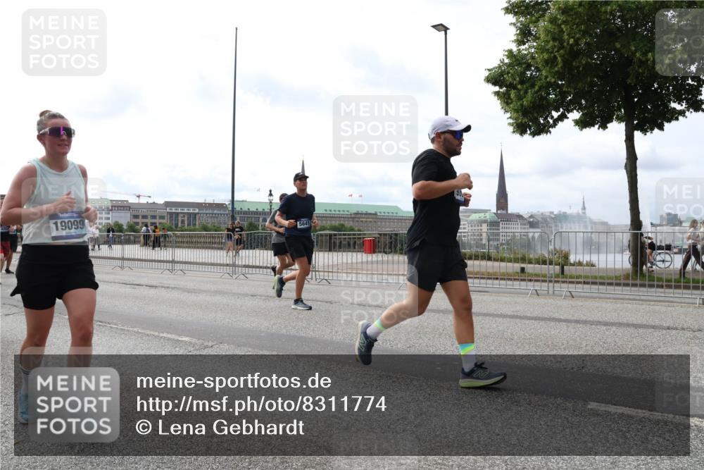 29.06.2025 - hella hamburg halbmarathon Lena Gebhardt http://msf.ph/oto/8311774 29.06.2025 10:22:02 Lombardsbrücke 19099, 5641, 1003, 1072, 1158, 1191, 1250, 1294, 1419, 1668, 1958, 1963, 2009, 2022, 2063, 2172, 2315, 2353, 2514, 2529, 2744, 3050, 3172, 3458, 3606, 3768, 3995, 4046, 4113, 4114, 4289, 4366, 4375, 4376, 4829, 4970, 5122, 5641, 5759, 5957, 6086, 6307, 6475, 6676, 6805, 6881, 6977, 7075, 7162, 7612, 7672, 8286, 8431, 8715, 8860, 8884, 8896, 8954, 8959, 9002, 9062, 9369, 9483 meine-sportfotos.de