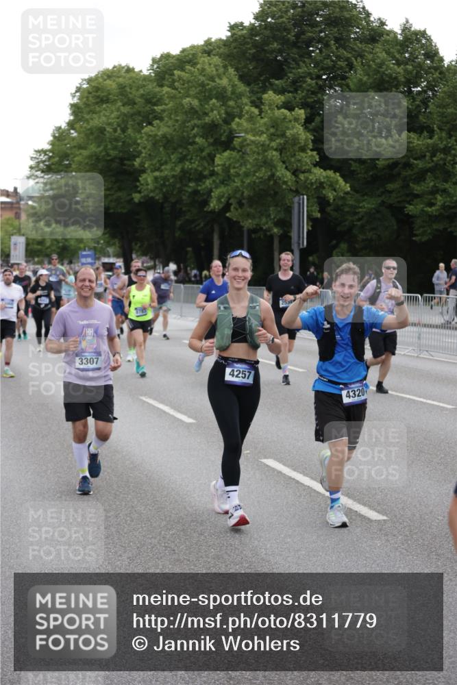 29.06.2025 - hella hamburg halbmarathon Jannik Wohlers http://msf.ph/oto/8311779 29.06.2025 10:38:31 Lombardsbrücke 1232, 1390, 1451, 2524, 2534, 2693, 3307, 3745, 3927, 4257, 4320, 4410, 4964, 6062, 6112, 7263, 8367, 8583, 8747, 8783, 9455, 9708, 9974, 9977, 10072, 10554, 10604, 11059, 12028, 12072, 12722, 13060, 13922, 14557, 14558, 14856, 15755, 16181, 16335, 16346, 16388, 18050, 18504 meine-sportfotos.de