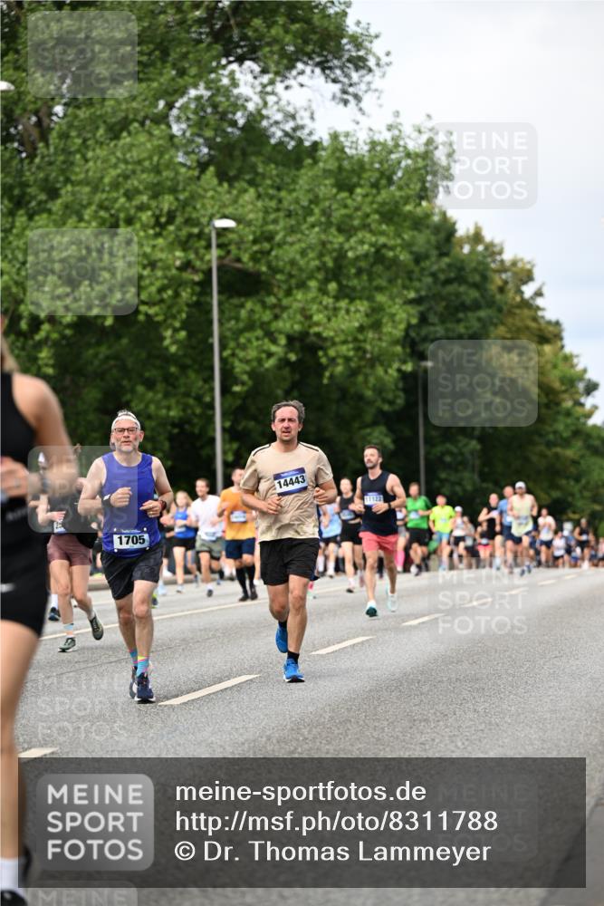 29.06.2025 - hella hamburg halbmarathon Dr. Thomas Lammeyer http://msf.ph/oto/8311788 29.06.2025 10:38:30 Kennedybrücke 1025, 1705, 1764, 1787, 2276, 2376, 2464, 2496, 2510, 2511, 2933, 3145, 3829, 4445, 4479, 4540, 4942, 5096, 5569, 5609, 5691, 6034, 6105, 6109, 6574, 6718, 6727, 6843, 7324, 7329, 7644, 8202, 8282, 8589, 9094, 9448, 9514, 10007, 10071, 10564, 10674, 11122, 11245, 11338, 11432 meine-sportfotos.de