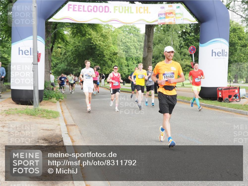 29.06.2025 - hella hamburg halbmarathon MichiJ http://msf.ph/oto/8311792 29.06.2025 10:36:06 Zwischen KM18-KM19 2442, 4377, 6081, 6836, 7367, 8216, 8916, 9213, 10480, 11519, 12534, 13007, 13450, 13948, 15894, 18836, 18923, 19181 meine-sportfotos.de
