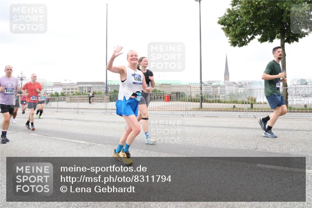 29.06.2025 - hella hamburg halbmarathon Lena Gebhardt http://msf.ph/oto/8311794 29.06.2025 10:56:33 Lombardsbrücke 8766, 2915, 5580, 14, 1047, 1113, 1738, 1909, 2095, 2143, 2307, 2887, 2915, 2991, 3257, 3418, 3438, 3516, 3517, 3520, 3614, 3675, 3676, 3953, 3987, 4083, 4094, 4118, 4354, 4773, 4836, 5237, 5438, 5580, 5693, 5757, 5911, 5944, 6348, 6349, 6690, 6968, 7025, 7028, 7090, 7307, 7381, 7711, 8005, 8108, 8150, 8305, 8517, 8606, 8766, 8939, 8943, 9172, 9210, 9383, 9435, 9606, 9910, 9948, 9953, 10555, 10569, 10571, 10740, 10784, 10987 meine-sportfotos.de