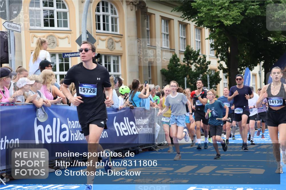 29.06.2025 - hella hamburg halbmarathon Strokosch-Dieckow http://msf.ph/oto/8311806 29.06.2025 10:57:10 Ziel 1387, 1877, 2417, 2676, 4167, 4261, 4940, 8585, 9577, 9884, 9934, 10383, 11590, 11612, 13691, 13750, 14139, 14408, 14588, 15110, 15229, 15664, 15726, 16909, 17617, 17660, 17779, 17848, 17993, 18208, 19184 meine-sportfotos.de