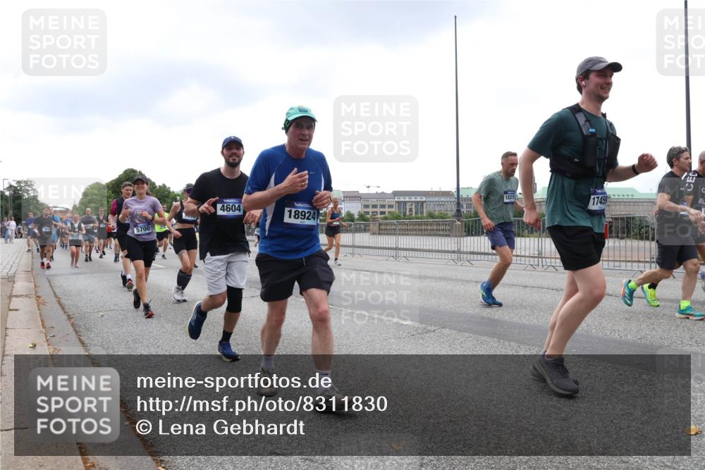 29.06.2025 - hella hamburg halbmarathon Lena Gebhardt http://msf.ph/oto/8311830 29.06.2025 10:47:00 Lombardsbrücke 4604, 18924, 5700, 18315, 17459, 1073, 1185, 1286, 1363, 1371, 1375, 1593, 1607, 1704, 1720, 1961, 1999, 2162, 2211, 2320, 2327, 2537, 2555, 2556, 2665, 2981, 3277, 3406, 3407, 3469, 3734, 3823, 4184, 4202, 4239, 4296, 4342, 4355, 4483, 4604, 5111, 5114, 5700, 5796, 5953, 6124, 6161, 6485, 6496, 6740, 6879, 7073, 7412, 7430, 7431, 7767, 7827, 8131, 8477, 8486, 8551, 8553, 8684, 8706, 8967, 9691, 10230, 13969, 14261, 15852, 16882, 16987 meine-sportfotos.de