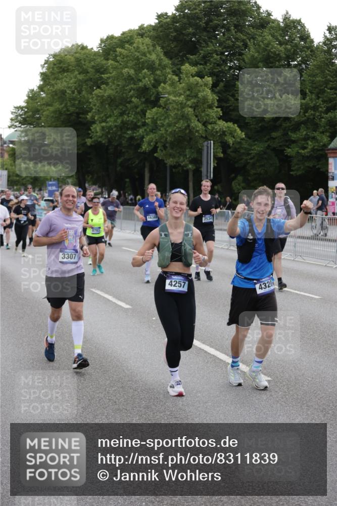 29.06.2025 - hella hamburg halbmarathon Jannik Wohlers http://msf.ph/oto/8311839 29.06.2025 10:38:31 Lombardsbrücke 1232, 1390, 1451, 2524, 2534, 2693, 3307, 3745, 3927, 4257, 4320, 4410, 4964, 6062, 6112, 7263, 8367, 8583, 8747, 8783, 9455, 9708, 9974, 9977, 10072, 10554, 10604, 11059, 12028, 12072, 12722, 13060, 13922, 14557, 14558, 14856, 15755, 16181, 16335, 16346, 16388, 18050, 18504 meine-sportfotos.de