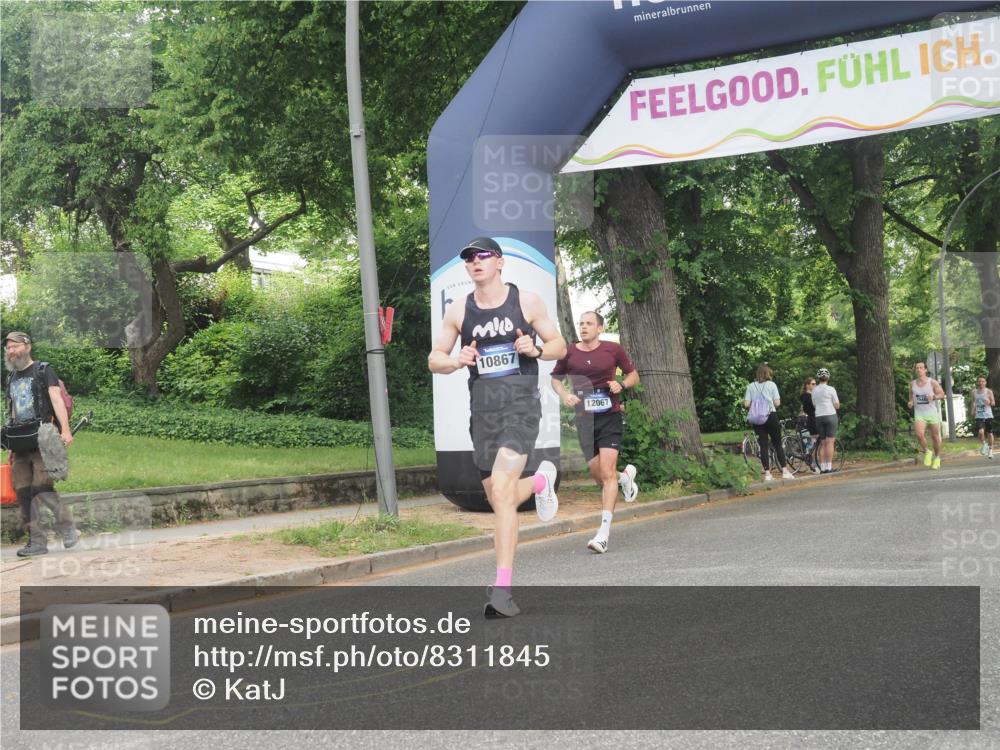 29.06.2025 - hella hamburg halbmarathon KatJ http://msf.ph/oto/8311845 29.06.2025 10:15:23 Zwischen KM18-KM19  meine-sportfotos.de