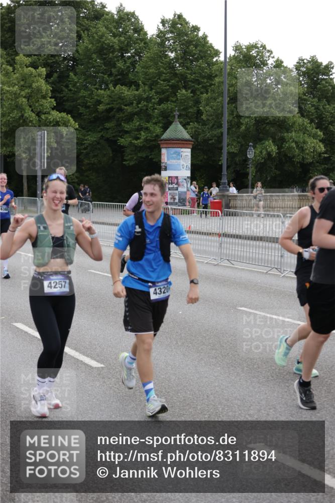 29.06.2025 - hella hamburg halbmarathon Jannik Wohlers http://msf.ph/oto/8311894 29.06.2025 10:38:32 Lombardsbrücke 1232, 1390, 1451, 2524, 2534, 2693, 3307, 3745, 3927, 4257, 4320, 4410, 4964, 6062, 6112, 7263, 8367, 8747, 8783, 9455, 9708, 9974, 9977, 10072, 10554, 10604, 11059, 12028, 12072, 12410, 12722, 13060, 13922, 14557, 14558, 14856, 16181, 16335, 16346, 16388, 16841, 18050, 18504 meine-sportfotos.de