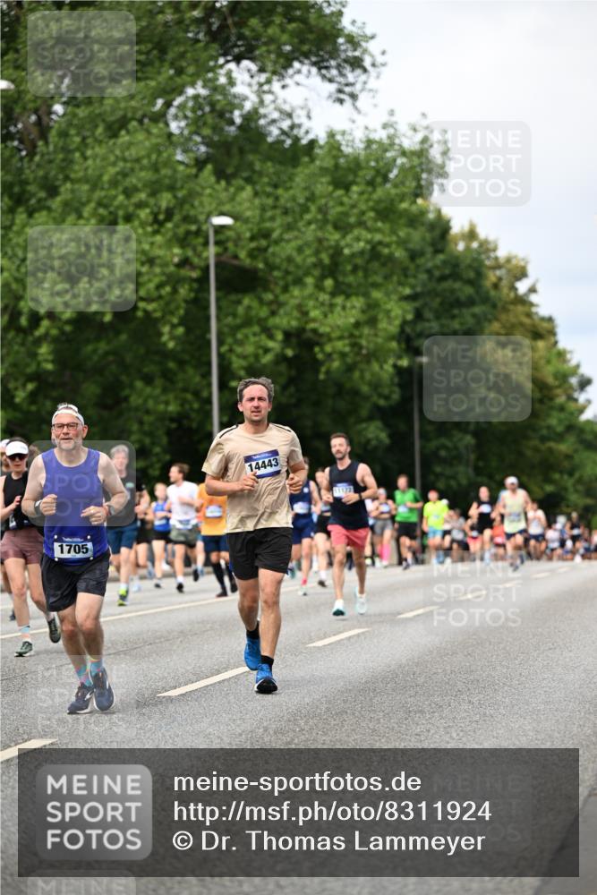 29.06.2025 - hella hamburg halbmarathon Dr. Thomas Lammeyer http://msf.ph/oto/8311924 29.06.2025 10:38:30 Kennedybrücke 1025, 1705, 1764, 1787, 2276, 2376, 2464, 2496, 2510, 2511, 2933, 3145, 3829, 4445, 4479, 4540, 4942, 5096, 5569, 5609, 5691, 6034, 6105, 6109, 6574, 6718, 6727, 6843, 7324, 7329, 7644, 8202, 8282, 8589, 9094, 9448, 9514, 10007, 10071, 10564, 10674, 11122, 11245, 11338, 11432 meine-sportfotos.de