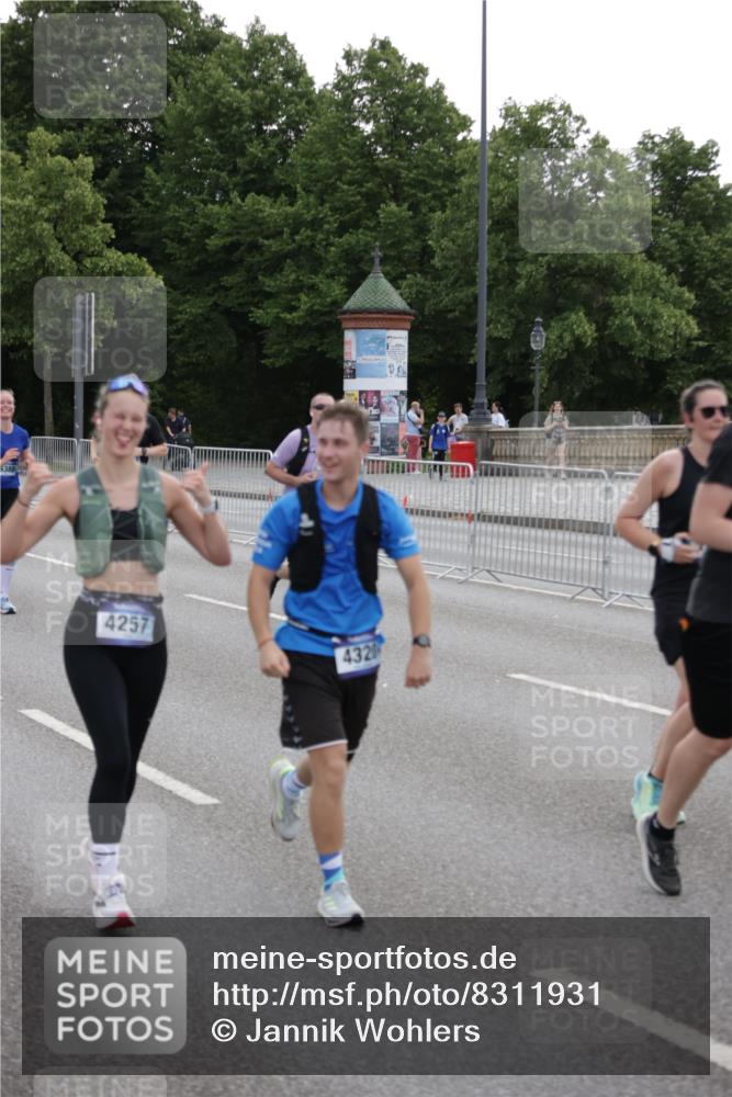 29.06.2025 - hella hamburg halbmarathon Jannik Wohlers http://msf.ph/oto/8311931 29.06.2025 10:38:32 Lombardsbrücke 1232, 1390, 1451, 2524, 2534, 2693, 3307, 3745, 3927, 4257, 4320, 4410, 4964, 6062, 6112, 7263, 8367, 8747, 8783, 9455, 9708, 9974, 9977, 10072, 10554, 10604, 11059, 12028, 12072, 12410, 12722, 13060, 13922, 14557, 14558, 14856, 16181, 16335, 16346, 16388, 16841, 18050, 18504 meine-sportfotos.de