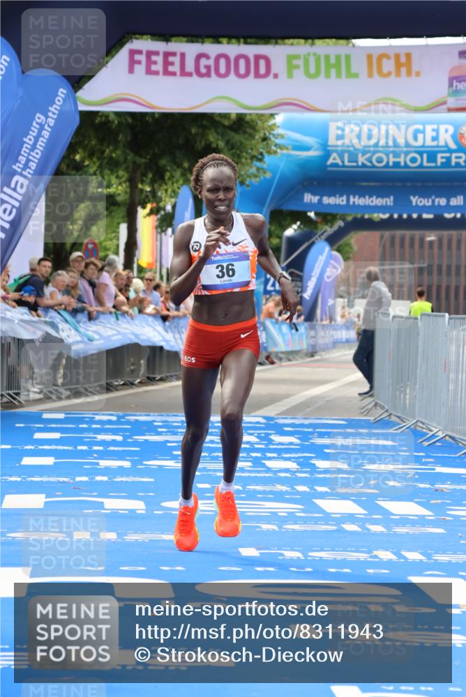 29.06.2025 - hella hamburg halbmarathon Strokosch-Dieckow http://msf.ph/oto/8311943 29.06.2025 10:11:55 Ziel 36 meine-sportfotos.de