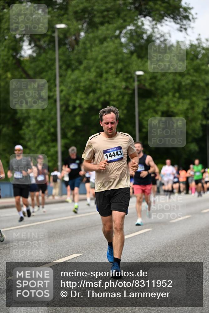 29.06.2025 - hella hamburg halbmarathon Dr. Thomas Lammeyer http://msf.ph/oto/8311952 29.06.2025 10:38:32 Kennedybrücke 1025, 1705, 1764, 1787, 2276, 2376, 2464, 2496, 2510, 2511, 3145, 3829, 4479, 4540, 4942, 5609, 5691, 6034, 6105, 6109, 6574, 6718, 6727, 6843, 7324, 7329, 7644, 8021, 8202, 8282, 8589, 9094, 9379, 9448, 9514, 10007, 10564, 10674, 11122, 11245, 11338, 11432 meine-sportfotos.de