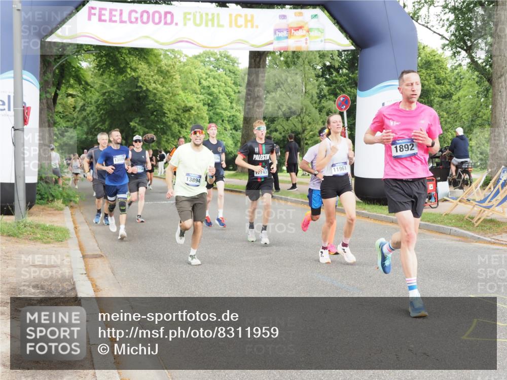 29.06.2025 - hella hamburg halbmarathon MichiJ http://msf.ph/oto/8311959 29.06.2025 10:36:12 Zwischen KM18-KM19 1892, 2340, 6836, 7367, 8216, 10480, 11961, 12149, 12747, 13450, 13570, 13894, 15857, 17743, 18206 meine-sportfotos.de