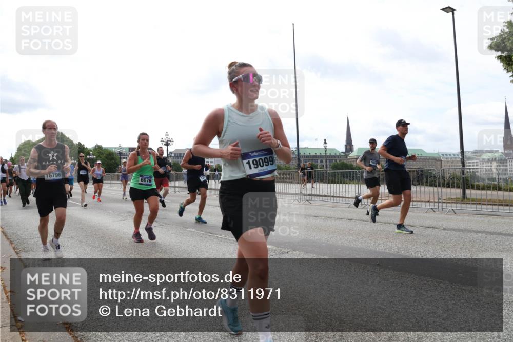 29.06.2025 - hella hamburg halbmarathon Lena Gebhardt http://msf.ph/oto/8311971 29.06.2025 10:22:02 Lombardsbrücke 16796, 10167, 6676, 19099, 1003, 1072, 1158, 1191, 1250, 1294, 1419, 1668, 1958, 1963, 2009, 2022, 2063, 2172, 2315, 2353, 2514, 2529, 2744, 3050, 3172, 3458, 3606, 3768, 3995, 4046, 4113, 4114, 4289, 4366, 4375, 4376, 4829, 4970, 5122, 5641, 5759, 5957, 6086, 6307, 6475, 6676, 6805, 6881, 6977, 7075, 7162, 7612, 7672, 8286, 8431, 8715, 8860, 8884, 8896, 8954, 8959, 9002, 9062, 9369, 9483 meine-sportfotos.de