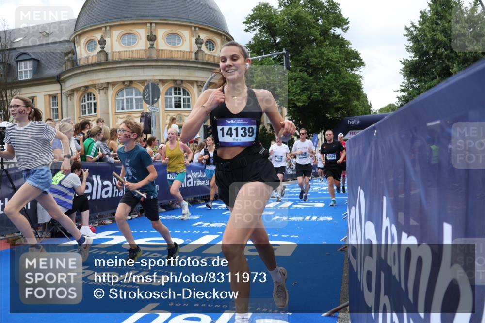 29.06.2025 - hella hamburg halbmarathon Strokosch-Dieckow http://msf.ph/oto/8311973 29.06.2025 10:57:12 Ziel 1387, 1877, 2417, 2676, 4167, 4261, 4940, 8585, 9450, 9577, 9884, 9934, 10383, 11590, 11612, 12014, 12590, 13750, 14139, 14588, 15110, 15229, 15664, 15726, 16625, 17617, 17660, 17779, 17848, 17993, 18208, 19184 meine-sportfotos.de