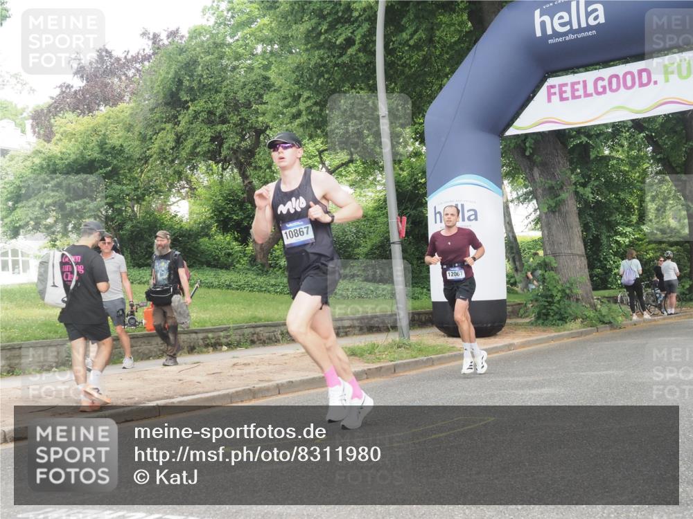 29.06.2025 - hella hamburg halbmarathon KatJ http://msf.ph/oto/8311980 29.06.2025 10:15:24 Zwischen KM18-KM19  meine-sportfotos.de
