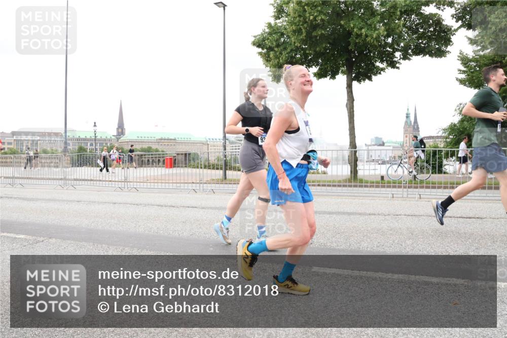 29.06.2025 - hella hamburg halbmarathon Lena Gebhardt http://msf.ph/oto/8312018 29.06.2025 10:56:33 Lombardsbrücke 9, 1047, 1113, 1738, 1909, 2095, 2143, 2307, 2887, 2915, 2991, 3257, 3418, 3438, 3516, 3517, 3520, 3614, 3675, 3676, 3953, 3987, 4083, 4094, 4118, 4354, 4773, 4836, 5237, 5438, 5580, 5693, 5757, 5911, 5944, 6348, 6349, 6690, 6968, 7025, 7028, 7090, 7307, 7381, 7711, 8005, 8108, 8150, 8305, 8517, 8606, 8766, 8939, 8943, 9172, 9210, 9383, 9435, 9606, 9910, 9948, 9953, 10555, 10569, 10571, 10740, 10784, 10987 meine-sportfotos.de