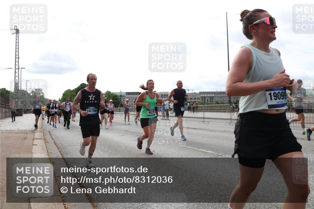 29.06.2025 - hella hamburg halbmarathon Lena Gebhardt http://msf.ph/oto/8312036 29.06.2025 10:22:03 Lombardsbrücke 1294, 14, 16796, 6676, 19099, 190, 1003, 1158, 1191, 1250, 1294, 1419, 1668, 1958, 1963, 2009, 2022, 2063, 2172, 2315, 2353, 2514, 2529, 2744, 3050, 3108, 3172, 3458, 3606, 3768, 3995, 4046, 4113, 4114, 4289, 4366, 4375, 4376, 4829, 4970, 5122, 5641, 5759, 5957, 6086, 6307, 6475, 6676, 6805, 6881, 6977, 7075, 7162, 7612, 7672, 8431, 8715, 8860, 8884, 8896, 8954, 8959, 9002, 9062, 9369 meine-sportfotos.de