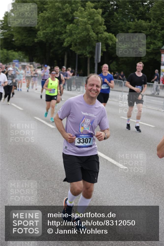 29.06.2025 - hella hamburg halbmarathon Jannik Wohlers http://msf.ph/oto/8312050 29.06.2025 10:38:33 Lombardsbrücke 1232, 1390, 1451, 2524, 2534, 3307, 3745, 3927, 4257, 4320, 4410, 4964, 6062, 6112, 6611, 7263, 8367, 8783, 9455, 9708, 9974, 9977, 10072, 10554, 10604, 10696, 11059, 12028, 12072, 12410, 12722, 13060, 13922, 14557, 14558, 14856, 16181, 16335, 16346, 16388, 16841, 16883, 18050, 18504 meine-sportfotos.de