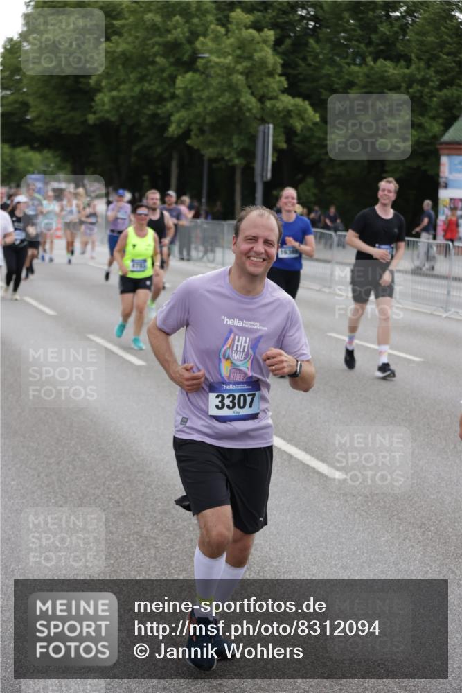 29.06.2025 - hella hamburg halbmarathon Jannik Wohlers http://msf.ph/oto/8312094 29.06.2025 10:38:33 Lombardsbrücke 1232, 1390, 1451, 2524, 2534, 3307, 3745, 3927, 4257, 4320, 4410, 4964, 6062, 6112, 6611, 7263, 8367, 8783, 9455, 9708, 9974, 9977, 10072, 10554, 10604, 10696, 11059, 12028, 12072, 12410, 12722, 13060, 13922, 14557, 14558, 14856, 16181, 16335, 16346, 16388, 16841, 16883, 18050, 18504 meine-sportfotos.de