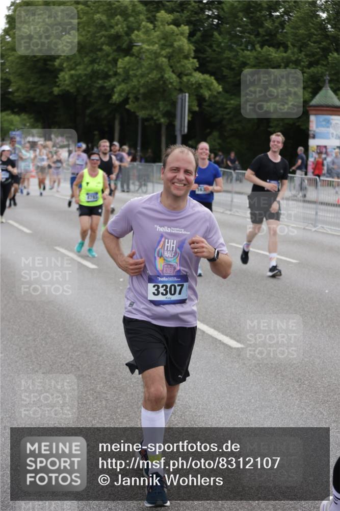 29.06.2025 - hella hamburg halbmarathon Jannik Wohlers http://msf.ph/oto/8312107 29.06.2025 10:38:33 Lombardsbrücke 1232, 1390, 1451, 2524, 2534, 3307, 3745, 3927, 4257, 4320, 4410, 4964, 6062, 6112, 6611, 7263, 8367, 8783, 9455, 9708, 9974, 9977, 10072, 10554, 10604, 10696, 11059, 12028, 12072, 12410, 12722, 13060, 13922, 14557, 14558, 14856, 16181, 16335, 16346, 16388, 16841, 16883, 18050, 18504 meine-sportfotos.de