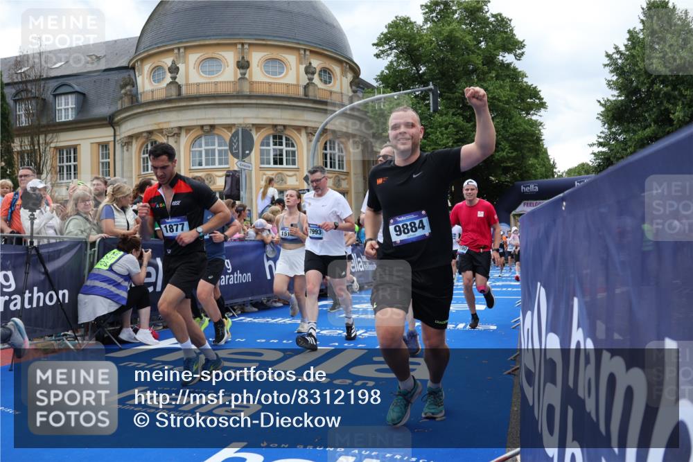 29.06.2025 - hella hamburg halbmarathon Strokosch-Dieckow http://msf.ph/oto/8312198 29.06.2025 10:57:14 Ziel 1387, 1877, 2417, 2676, 4167, 4940, 5926, 6272, 8585, 9450, 9577, 9884, 9934, 10383, 11590, 11612, 12014, 12590, 13664, 13750, 14139, 15110, 15229, 15664, 15726, 16625, 17660, 17779, 17848, 17993, 19184 meine-sportfotos.de
