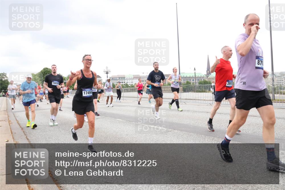 29.06.2025 - hella hamburg halbmarathon Lena Gebhardt http://msf.ph/oto/8312225 29.06.2025 10:56:34 Lombardsbrücke 16934, 7090, 17494, 2915, 876, 1047, 1113, 1738, 2095, 2143, 2307, 2887, 2915, 2991, 3257, 3418, 3438, 3516, 3517, 3520, 3614, 3675, 3676, 3953, 3987, 4083, 4094, 4118, 4354, 4773, 5237, 5438, 5580, 5693, 5757, 5911, 5944, 6348, 6349, 6690, 6968, 7025, 7028, 7090, 7307, 7381, 7711, 8005, 8108, 8150, 8305, 8517, 8606, 8766, 8939, 8943, 9172, 9210, 9383, 9435, 9606, 9910, 9948, 9953, 10555, 10569, 10571, 10740, 10784, 10987 meine-sportfotos.de