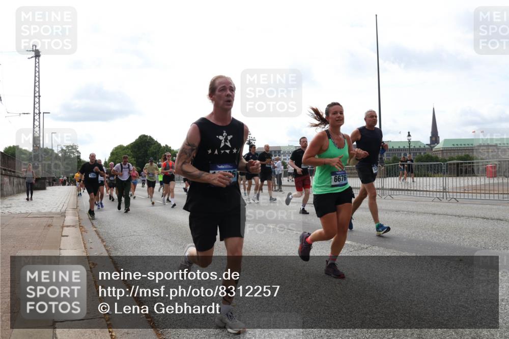 29.06.2025 - hella hamburg halbmarathon Lena Gebhardt http://msf.ph/oto/8312257 29.06.2025 10:22:03 Lombardsbrücke 1294, 6676, 1003, 1158, 1191, 1250, 1294, 1419, 1668, 1958, 1963, 2009, 2022, 2063, 2172, 2315, 2353, 2514, 2529, 2744, 3050, 3108, 3172, 3458, 3606, 3768, 3995, 4046, 4113, 4114, 4289, 4366, 4375, 4376, 4829, 4970, 5122, 5641, 5759, 5957, 6086, 6307, 6475, 6676, 6805, 6881, 6977, 7075, 7162, 7612, 7672, 8431, 8715, 8860, 8884, 8896, 8954, 8959, 9002, 9062, 9369 meine-sportfotos.de