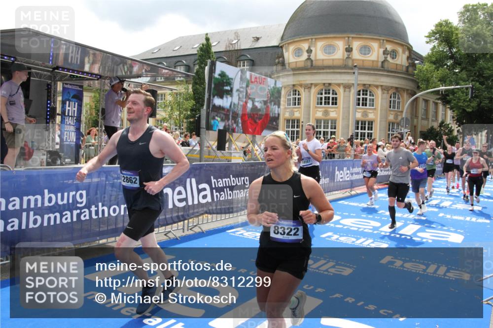 29.06.2025 - hella hamburg halbmarathon Michael Strokosch http://msf.ph/oto/8312299 29.06.2025 10:58:45 Ziel 1319, 2656, 5675, 6592, 7659, 8322, 8929, 10943, 11605, 11846, 12862, 13512, 13694, 13880, 14266, 14902, 15197, 16189, 17839, 18587 meine-sportfotos.de