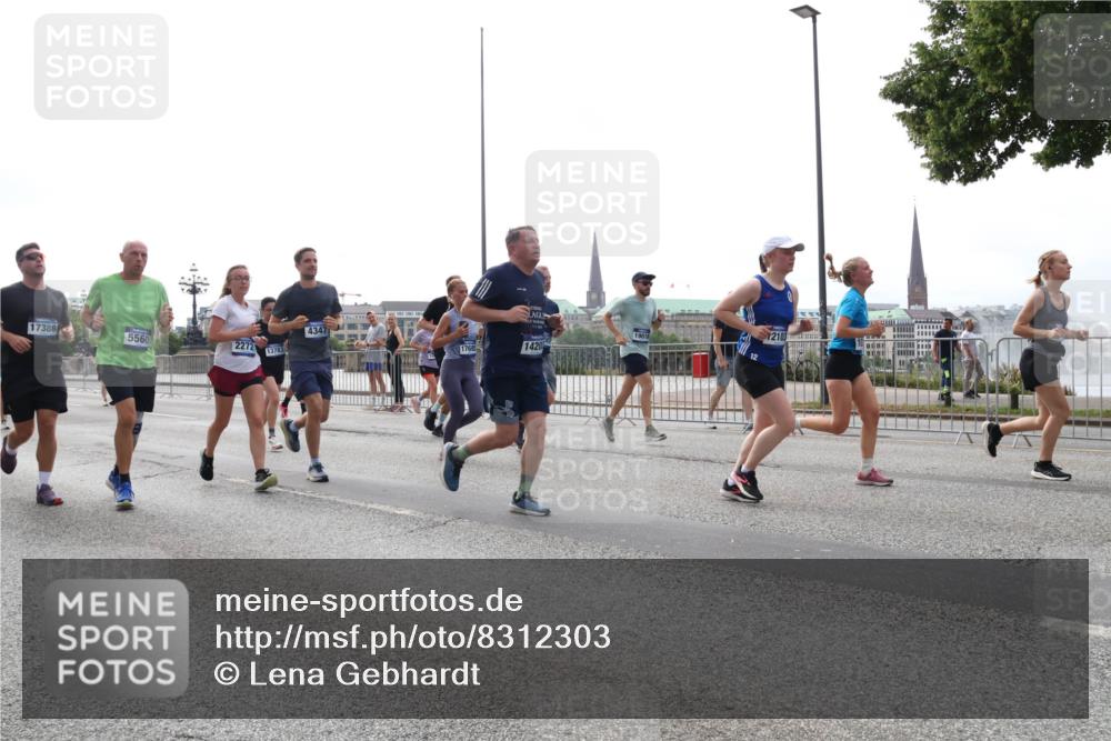 29.06.2025 - hella hamburg halbmarathon Lena Gebhardt http://msf.ph/oto/8312303 29.06.2025 10:37:19 Lombardsbrücke 17388, 4347, 19018, 2103, 5560, 2272, 13783, 1768, 1420, 1022, 1118, 1253, 1276, 1337, 1339, 1488, 1490, 1597, 1819, 1952, 1954, 2016, 2031, 2072, 2104, 2272, 2480, 2486, 2640, 3127, 3165, 3633, 3714, 3873, 3895, 4097, 4347, 4733, 5146, 5171, 5186, 5224, 5538, 5560, 5640, 5786, 5790, 5940, 6172, 6359, 6584, 6804, 6821, 6955, 7085, 7124, 7202, 7235, 7544, 7707, 7777, 7823, 8007, 8257, 8258, 8315, 8758, 8811, 8843, 8936, 8937, 9054, 9055, 9524, 12123, 16680 meine-sportfotos.de