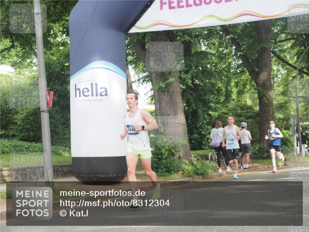 29.06.2025 - hella hamburg halbmarathon KatJ http://msf.ph/oto/8312304 29.06.2025 10:15:27 Zwischen KM18-KM19  meine-sportfotos.de