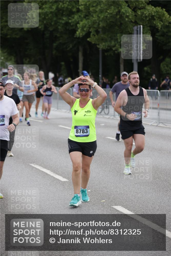 29.06.2025 - hella hamburg halbmarathon Jannik Wohlers http://msf.ph/oto/8312325 29.06.2025 10:38:34 Lombardsbrücke 1232, 1390, 1451, 2524, 2534, 3307, 3745, 3927, 4257, 4320, 4410, 4964, 6062, 6112, 6611, 7263, 7589, 8367, 8457, 8783, 9455, 9708, 9974, 9977, 10072, 10554, 10604, 10696, 11059, 12028, 12092, 12410, 12722, 13060, 13922, 14557, 14558, 14856, 16335, 16388, 16841, 16883, 17313, 18050, 18504 meine-sportfotos.de