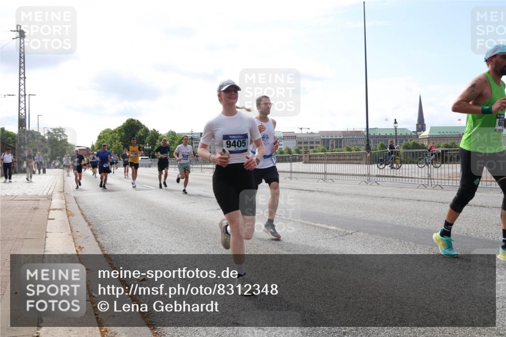 29.06.2025 - hella hamburg halbmarathon Lena Gebhardt http://msf.ph/oto/8312348 29.06.2025 10:12:22 Lombardsbrücke 9405, 68, 1062, 1249, 1610, 1785, 1790, 1850, 2661, 2963, 2964, 3182, 3248, 3262, 3746, 4453, 4499, 4554, 5150, 5166, 5176, 5597, 5598, 6822, 6871, 6966, 7014, 7474, 8971, 9253, 9254, 9405, 9705, 10409, 10581, 10685, 11509, 11525, 11537, 11581, 11917, 12456, 13171, 13542, 13566, 13816, 14060, 14196, 14313, 14540, 14863, 14868, 15137, 15369, 16379, 16473, 16976, 18178, 18261, 18395, 18429, 18493, 18655 meine-sportfotos.de