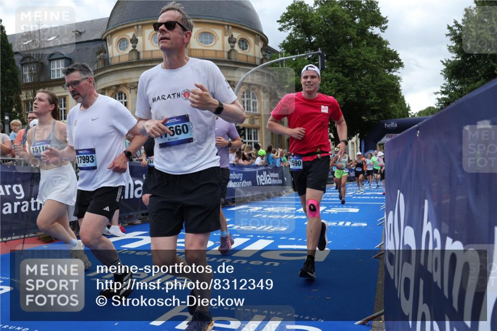 29.06.2025 - hella hamburg halbmarathon Strokosch-Dieckow http://msf.ph/oto/8312349 29.06.2025 10:57:15 Ziel 1387, 1877, 2417, 2676, 4167, 4940, 5926, 6272, 8585, 9450, 9577, 9884, 9934, 10383, 11590, 11612, 12014, 12590, 13664, 13750, 14139, 15110, 15229, 15664, 15726, 16625, 17660, 17779, 17848, 17993, 19184 meine-sportfotos.de