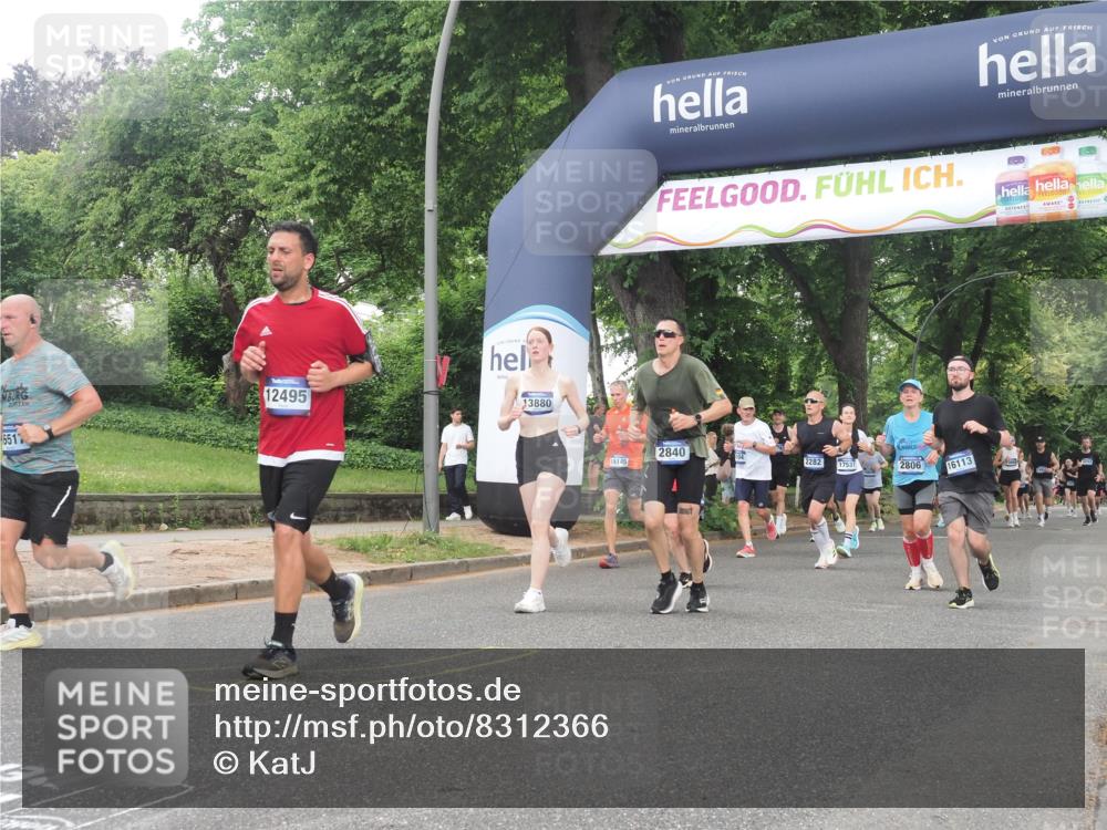 29.06.2025 - hella hamburg halbmarathon KatJ http://msf.ph/oto/8312366 29.06.2025 10:44:51 Zwischen KM18-KM19 1611, 2236, 2282, 2806, 2840, 6595, 7856 meine-sportfotos.de