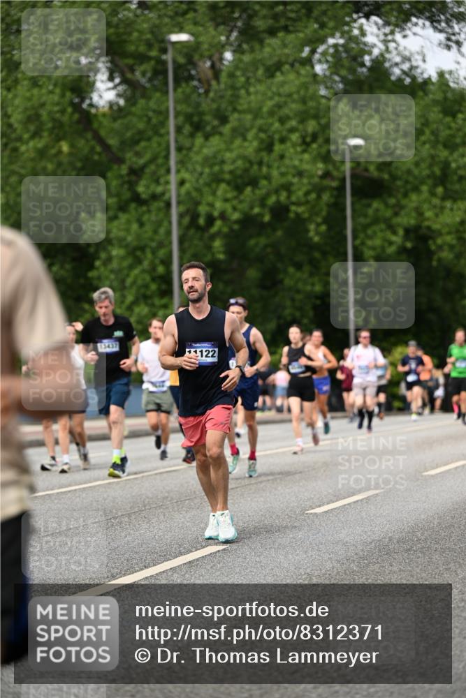 29.06.2025 - hella hamburg halbmarathon Dr. Thomas Lammeyer http://msf.ph/oto/8312371 29.06.2025 10:38:35 Kennedybrücke 1025, 1705, 1787, 2276, 2376, 2464, 2496, 2510, 2511, 2801, 3145, 3420, 3829, 4479, 4540, 4942, 5609, 6034, 6105, 6109, 6574, 6718, 6727, 6843, 7324, 7329, 7644, 8021, 8202, 8282, 8589, 9094, 9379, 9448, 9514, 10007, 10564, 10674, 11122, 11245, 11432 meine-sportfotos.de