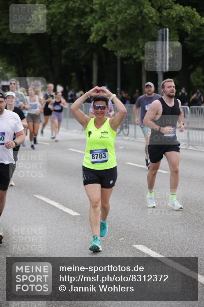 29.06.2025 - hella hamburg halbmarathon Jannik Wohlers http://msf.ph/oto/8312372 29.06.2025 10:38:34 Lombardsbrücke 1232, 1390, 1451, 2524, 2534, 3307, 3745, 3927, 4257, 4320, 4410, 4964, 6062, 6112, 6611, 7263, 7589, 8367, 8457, 8783, 9455, 9708, 9974, 9977, 10072, 10554, 10604, 10696, 11059, 12028, 12092, 12410, 12722, 13060, 13922, 14557, 14558, 14856, 16335, 16388, 16841, 16883, 17313, 18050, 18504 meine-sportfotos.de