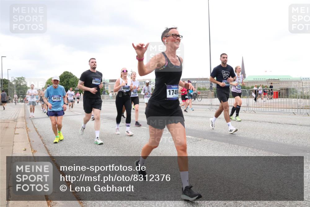 29.06.2025 - hella hamburg halbmarathon Lena Gebhardt http://msf.ph/oto/8312376 29.06.2025 10:56:35 Lombardsbrücke 9435, 16934, 6690, 709, 1749, 7092, 3987, 1047, 1113, 1738, 2095, 2143, 2307, 2887, 2915, 2991, 3257, 3348, 3418, 3438, 3516, 3517, 3520, 3614, 3675, 3676, 3953, 3987, 4083, 4094, 4118, 4354, 4773, 5237, 5438, 5580, 5589, 5693, 5757, 5911, 5944, 6348, 6349, 6690, 6968, 7025, 7028, 7090, 7307, 7381, 7711, 8005, 8108, 8150, 8305, 8517, 8606, 8766, 8939, 8943, 9172, 9210, 9383, 9435, 9606, 9910, 9948, 9953, 10555, 10569, 10571, 10740, 10784, 10987 meine-sportfotos.de