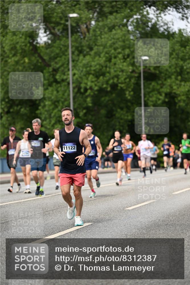 29.06.2025 - hella hamburg halbmarathon Dr. Thomas Lammeyer http://msf.ph/oto/8312387 29.06.2025 10:38:35 Kennedybrücke 1025, 1705, 1787, 2276, 2376, 2464, 2496, 2510, 2511, 2801, 3145, 3420, 3829, 4479, 4540, 4942, 5609, 6034, 6105, 6109, 6574, 6718, 6727, 6843, 7324, 7329, 7644, 8021, 8202, 8282, 8589, 9094, 9379, 9448, 9514, 10007, 10564, 10674, 11122, 11245, 11432 meine-sportfotos.de