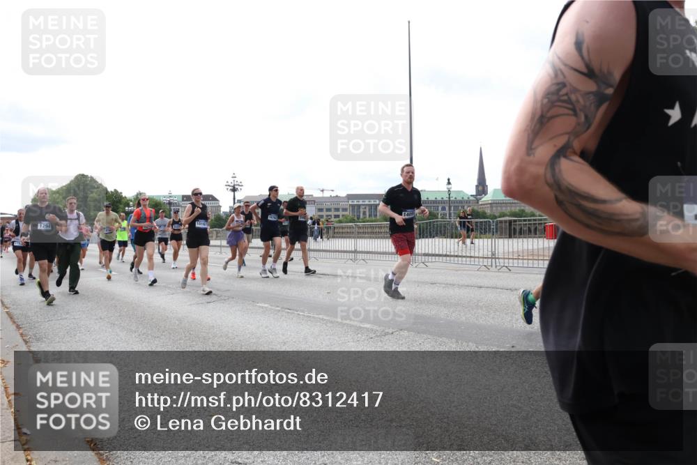 29.06.2025 - hella hamburg halbmarathon Lena Gebhardt http://msf.ph/oto/8312417 29.06.2025 10:22:04 Lombardsbrücke 1294, 10167, 16762, 1003, 1158, 1187, 1191, 1250, 1294, 1419, 1598, 1668, 1958, 1963, 2009, 2022, 2063, 2172, 2315, 2351, 2353, 2514, 2529, 2744, 3050, 3108, 3172, 3458, 3606, 3768, 3995, 4046, 4113, 4114, 4131, 4289, 4366, 4375, 4376, 4556, 4829, 4970, 5122, 5641, 5759, 5957, 6030, 6049, 6086, 6307, 6475, 6676, 6805, 6881, 6977, 7075, 7162, 7612, 7672, 8431, 8715, 8855, 8860, 8884, 8896, 8954, 8959, 9002, 9062, 9369 meine-sportfotos.de