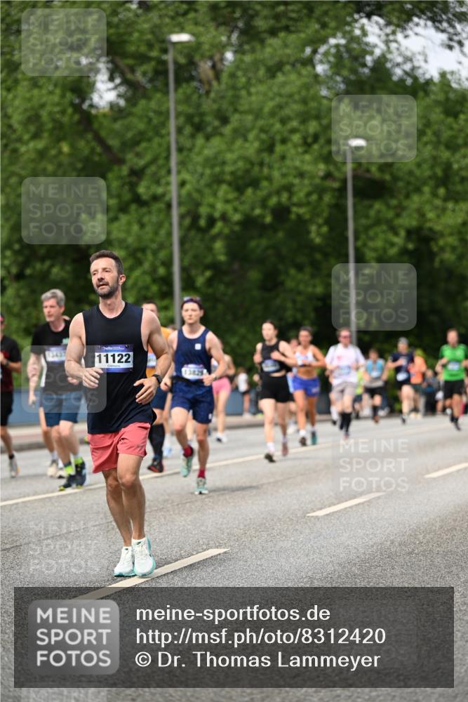 29.06.2025 - hella hamburg halbmarathon Dr. Thomas Lammeyer http://msf.ph/oto/8312420 29.06.2025 10:38:35 Kennedybrücke 1025, 1705, 1787, 2276, 2376, 2464, 2496, 2510, 2511, 2801, 3145, 3420, 3829, 4479, 4540, 4942, 5609, 6034, 6105, 6109, 6574, 6718, 6727, 6843, 7324, 7329, 7644, 8021, 8202, 8282, 8589, 9094, 9379, 9448, 9514, 10007, 10564, 10674, 11122, 11245, 11432 meine-sportfotos.de