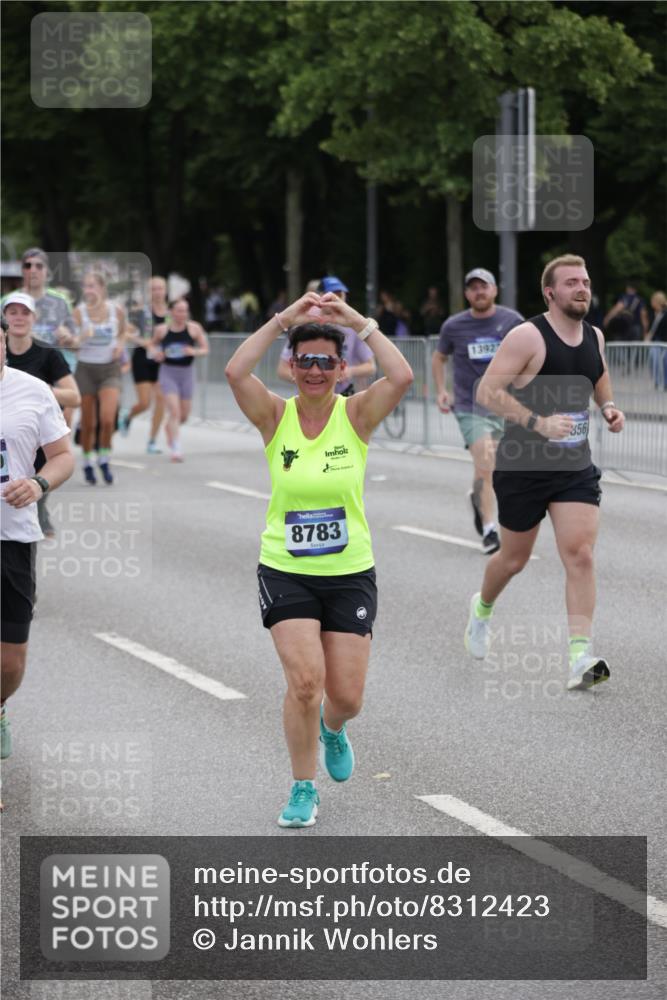 29.06.2025 - hella hamburg halbmarathon Jannik Wohlers http://msf.ph/oto/8312423 29.06.2025 10:38:35 Lombardsbrücke 1232, 1390, 1451, 2524, 2534, 3307, 3745, 3927, 4257, 4320, 4410, 4964, 6062, 6112, 6611, 7263, 7589, 8367, 8457, 8783, 9708, 9974, 9977, 10072, 10554, 10604, 10696, 11059, 12028, 12090, 12092, 12410, 12722, 13060, 13922, 14557, 14558, 14856, 16335, 16388, 16841, 16883, 17313, 18050, 18504 meine-sportfotos.de