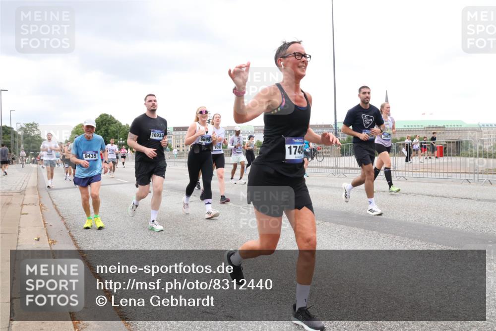 29.06.2025 - hella hamburg halbmarathon Lena Gebhardt http://msf.ph/oto/8312440 29.06.2025 10:56:35 Lombardsbrücke 9435, 16934, 6690, 1749, 3987, 1047, 1113, 1738, 2095, 2143, 2307, 2887, 2915, 2991, 3257, 3348, 3418, 3438, 3516, 3517, 3520, 3614, 3675, 3676, 3953, 3987, 4083, 4094, 4118, 4354, 4773, 5237, 5438, 5580, 5589, 5693, 5757, 5911, 5944, 6348, 6349, 6690, 6968, 7025, 7028, 7090, 7307, 7381, 7711, 8005, 8108, 8150, 8305, 8517, 8606, 8766, 8939, 8943, 9172, 9210, 9383, 9435, 9606, 9910, 9948, 9953, 10555, 10569, 10571, 10740, 10784, 10987 meine-sportfotos.de