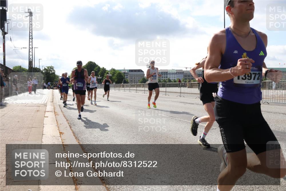 29.06.2025 - hella hamburg halbmarathon Lena Gebhardt http://msf.ph/oto/8312522 29.06.2025 09:47:15 Lombardsbrücke 6915, 7972, 13972, 1002, 1053, 1396, 1407, 1411, 1577, 1910, 1959, 2121, 2228, 2563, 2774, 2836, 3005, 3783, 3790, 3935, 4246, 4740, 5193, 5660, 5961, 6032, 6305, 6473, 6915, 7080, 7466, 7622, 7831, 7867, 7972, 8323, 8366, 9171, 9376, 9508, 9519, 10477, 10771, 11055, 11370, 11806, 11898, 12137, 12204, 12704, 12899, 13148, 13199, 13493, 13494, 13729, 13771, 13972, 13991, 14069, 14385, 14459 meine-sportfotos.de