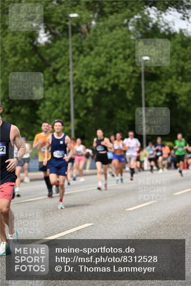 29.06.2025 - hella hamburg halbmarathon Dr. Thomas Lammeyer http://msf.ph/oto/8312528 29.06.2025 10:38:36 Kennedybrücke 1025, 1705, 1787, 2276, 2376, 2464, 2496, 2510, 2511, 2801, 3145, 3420, 3829, 4479, 4540, 4942, 5609, 6034, 6105, 6109, 6574, 6718, 6727, 6843, 7324, 7329, 7644, 8021, 8202, 8282, 8589, 9094, 9379, 9448, 9514, 10007, 10674, 11122, 11245, 11432 meine-sportfotos.de