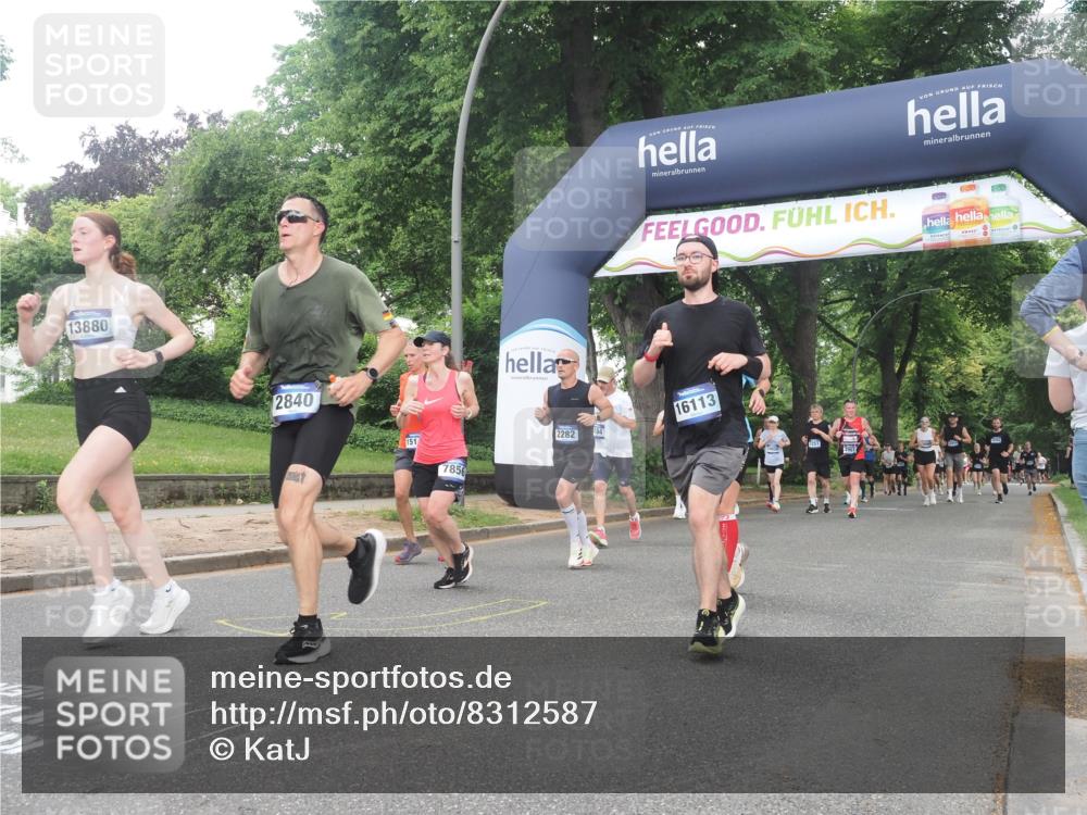 29.06.2025 - hella hamburg halbmarathon KatJ http://msf.ph/oto/8312587 29.06.2025 10:44:53 Zwischen KM18-KM19 1611, 2282, 2806, 2840, 2907, 6104, 6595, 7856 meine-sportfotos.de