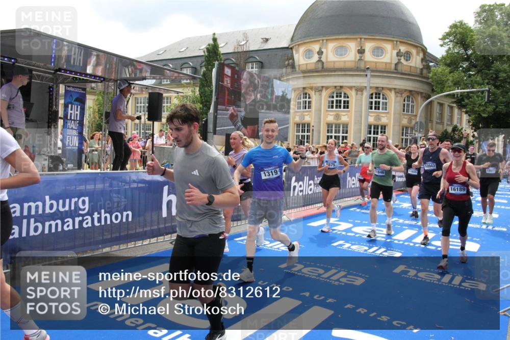 29.06.2025 - hella hamburg halbmarathon Michael Strokosch http://msf.ph/oto/8312612 29.06.2025 10:58:47 Ziel 1319, 2488, 2656, 2840, 5675, 6592, 6720, 8322, 8929, 10539, 10943, 11605, 11846, 12862, 13512, 13880, 14266, 14902, 14965, 15197, 16189, 17630, 17839, 18587 meine-sportfotos.de