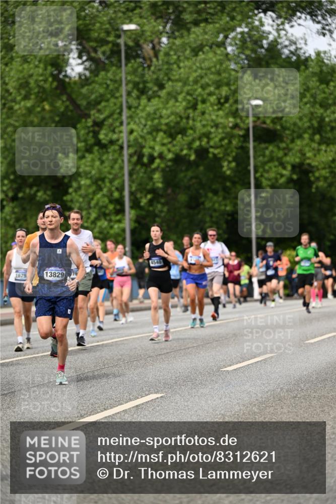 29.06.2025 - hella hamburg halbmarathon Dr. Thomas Lammeyer http://msf.ph/oto/8312621 29.06.2025 10:38:37 Kennedybrücke 1025, 1705, 1787, 2376, 2496, 2510, 2511, 2801, 3145, 3420, 3829, 4479, 4540, 4942, 5609, 6034, 6105, 6109, 6574, 6718, 6727, 6843, 7324, 7329, 7644, 8021, 8202, 8282, 8589, 8965, 9094, 9379, 9448, 9514, 10007, 10674, 11122, 11245, 11432 meine-sportfotos.de