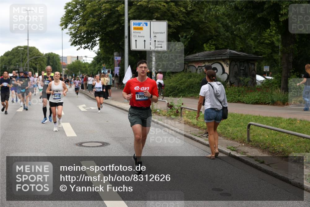 29.06.2025 - hella hamburg halbmarathon Yannick Fuchs http://msf.ph/oto/8312626 29.06.2025 10:50:39 20KM 1583, 1955, 2034, 2083, 2741, 3413, 3836, 4152, 4940, 5418, 5492, 5570, 6399, 6416, 6835, 7716, 8393, 8542, 8652, 8669, 8825, 9488, 9727, 9820, 9884, 9907, 9934, 10093, 10133, 10212, 10665, 11083, 11212, 12014, 12348, 12440, 12523, 12590, 12712, 13394, 13666, 13691, 13750, 14139, 14408, 14588, 14678, 14867, 15097, 15407, 15431, 15695, 15712, 16113, 16121, 16257, 16261, 16470, 16634, 16679, 17268, 17993, 18208, 18652, 18719, 18899, 19091, 19184 meine-sportfotos.de