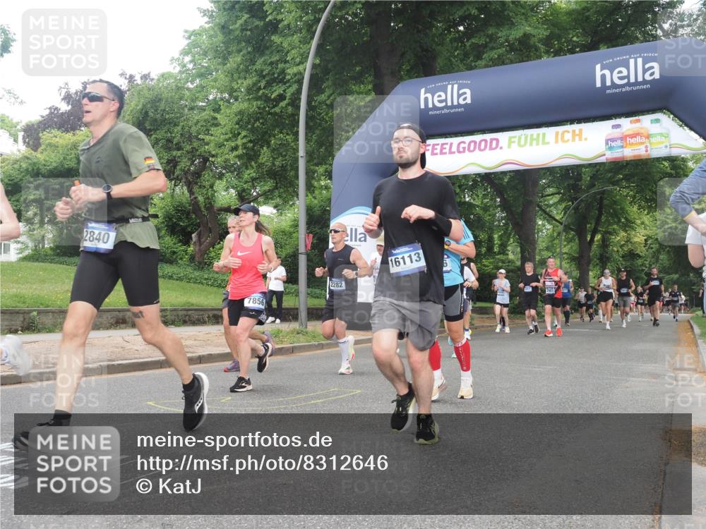 29.06.2025 - hella hamburg halbmarathon KatJ http://msf.ph/oto/8312646 29.06.2025 10:44:53 Zwischen KM18-KM19 1611, 2282, 2806, 2840, 2907, 6104, 6595, 7856 meine-sportfotos.de